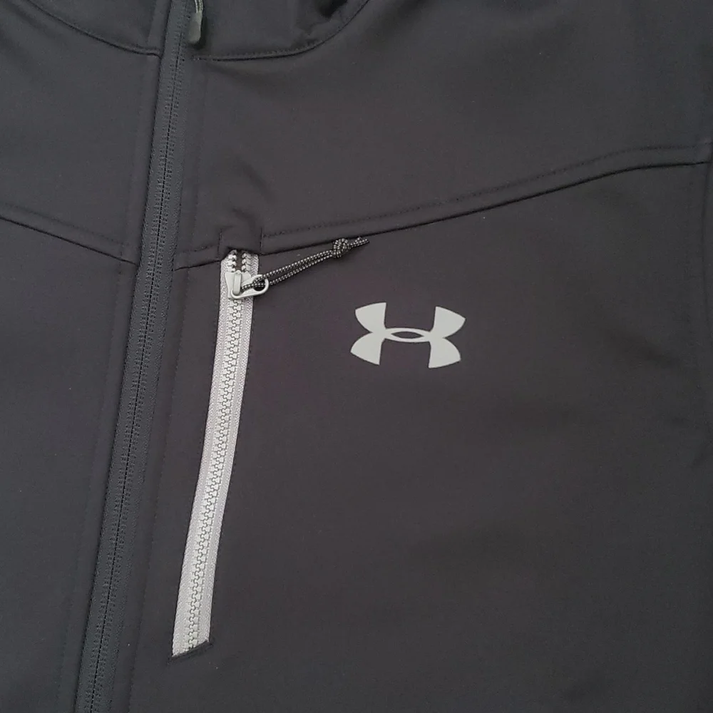 Men's Under Armour Water Wind Resistant Infrared retains heat